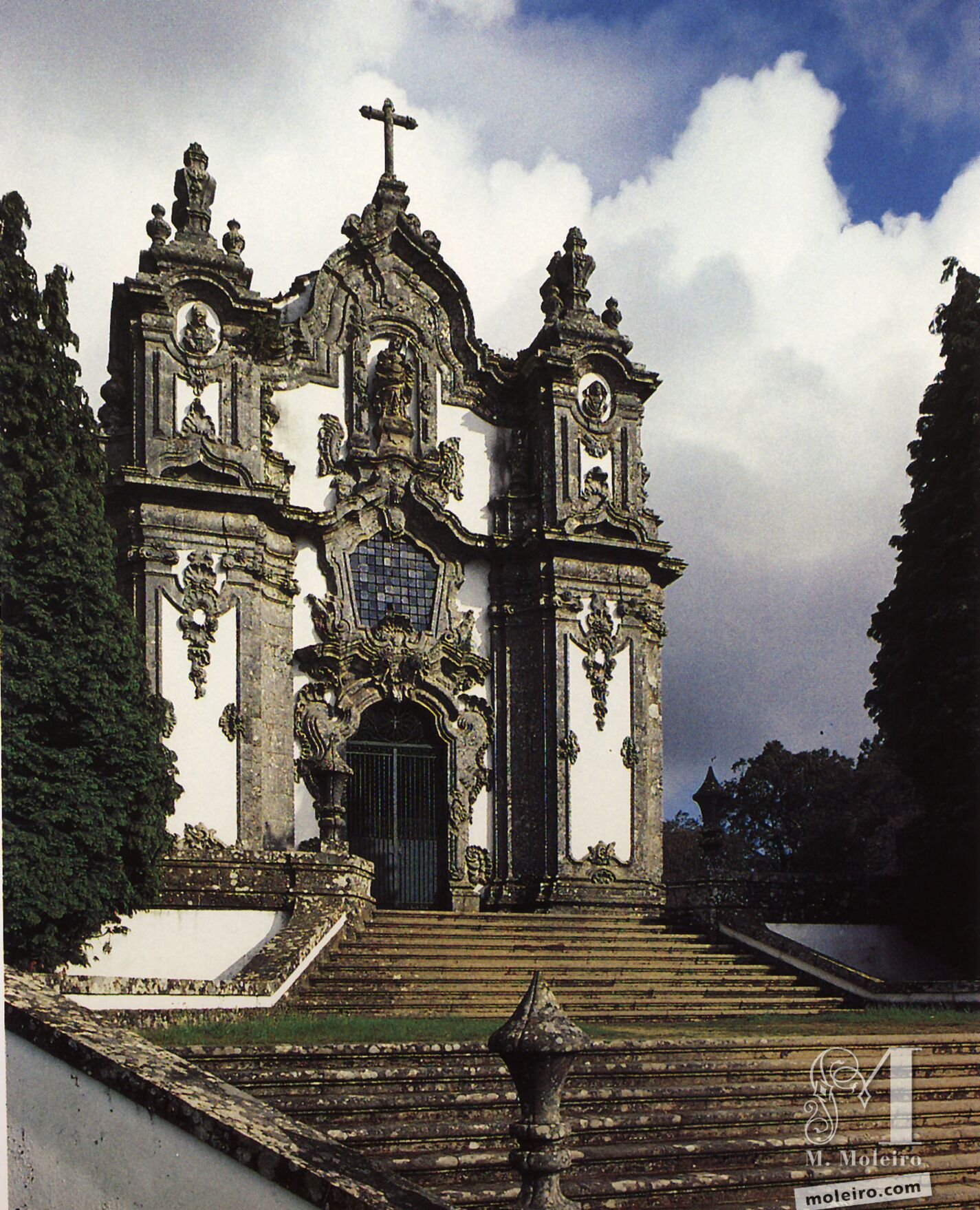 Iglesia de Falperra dedicada a santa María Magdalena. Obra de André Soares, 1753-1755.